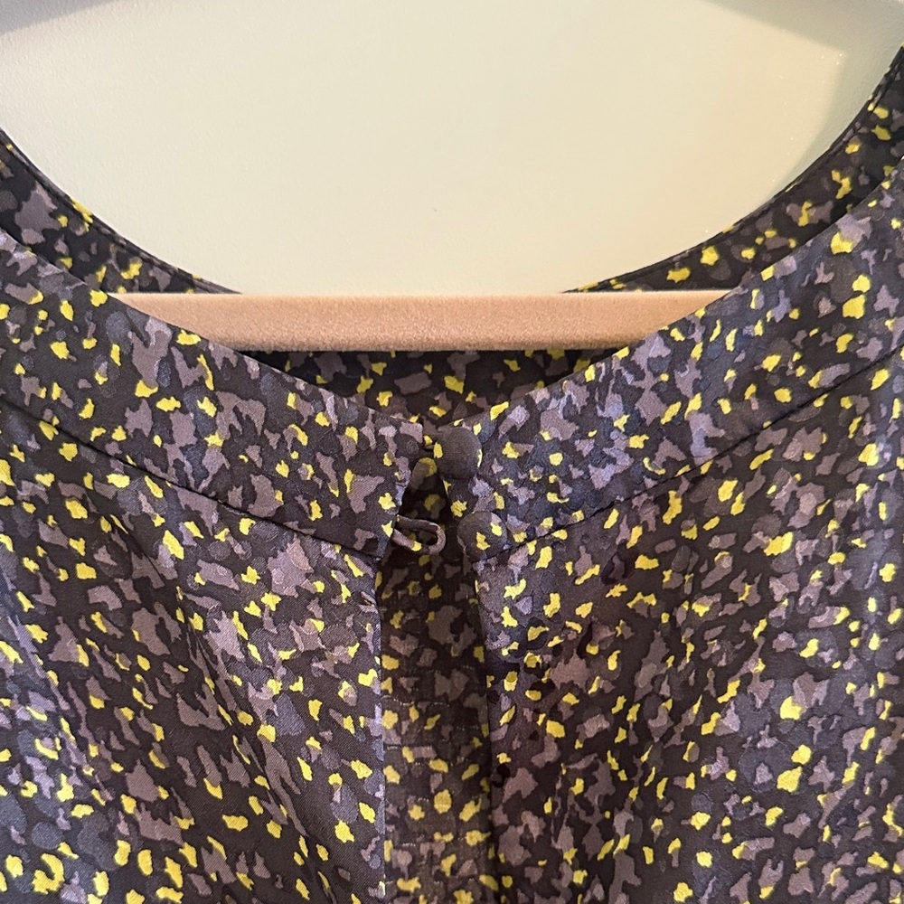 Elizabeth and James Grey and Yellow Long Sleeve Dress - Picture 4 of 6